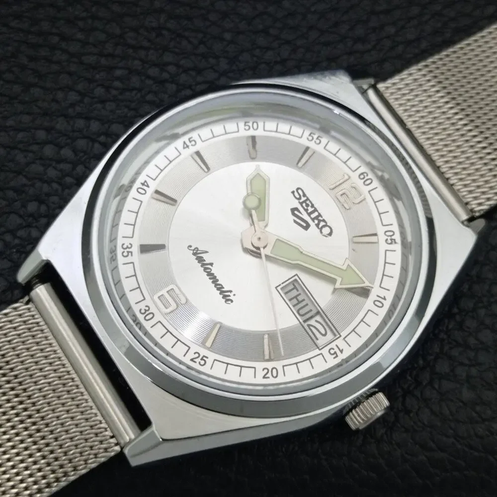 Vintage 1971 Seiko Automatic Mens Silver Watch W/daydate & Silver accents